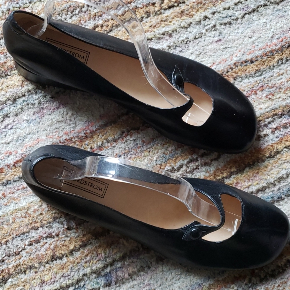 EUC Black leather mary janes size 9m